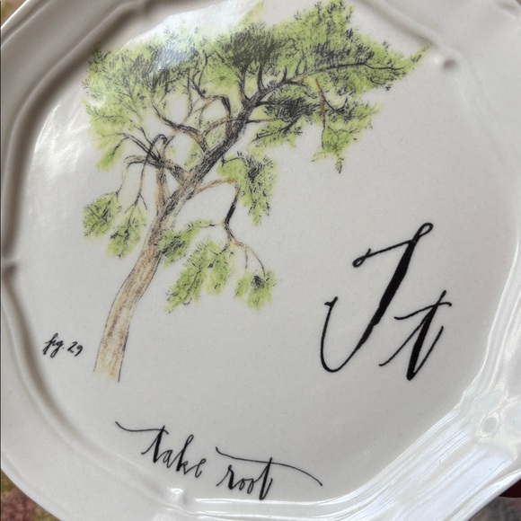 🌳Anthropologie Linea Carta Monogram Canapé Plate T Take Root EUC - Picture 11 of 15